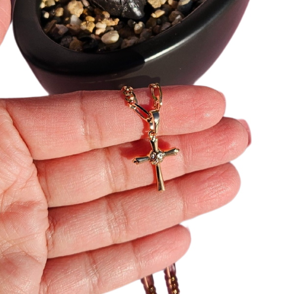 CADENA DE CRUZ DE ORO LAMINADO 22 INCHES